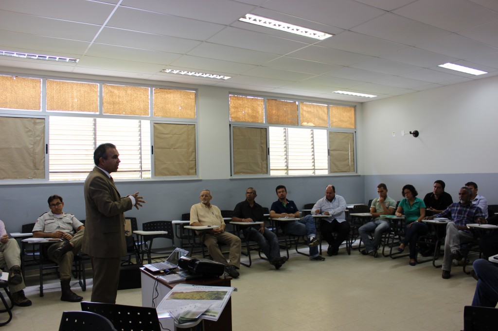 Promotor Julimar Barreto faz a abertura da reunião